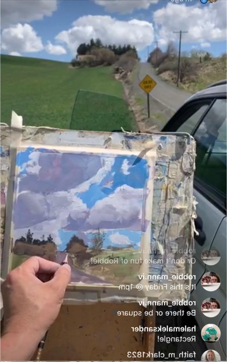 亚伦·约翰逊画了一个场景. 在他工作的时候，可以看到学生们在Instagram上的评论.